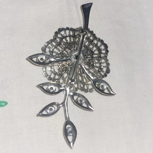 Silver and blue flower brooch. - Picture 3 of 4